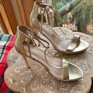 VENUS Shimmering yellow Gold Heels
